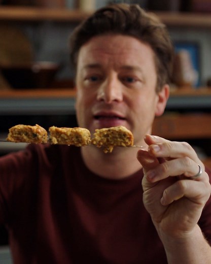 368K views · 9.9K reactions | These flapjacks are a total WIN to make with your little ones! And they couldn't be any easier with just 5 ingredients, all in equal measure!! Who's going to be making these over the weekend?  jamieol.com/BuddysFlapJacks | Jamie Oliver | Facebook