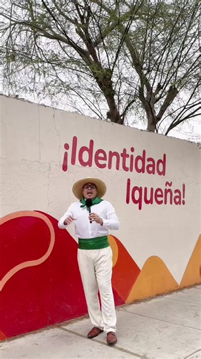 😄🎤 ¿Reconocerías a los personajes y tradiciones que forman parte de nuestra Identidad Iqueña? Salimos a las calles para recordar aquello que nos conecta con nuestra historia, nuestras raíces y el orgullo de pertenecer a esta tierra. 💛🍇 Porque la Identidad Iqueña vive en sus tradiciones, en su gente y en el legado cultural que seguimos manteniendo vivo de generación en generación. 🤝✨ #CajaIca #IdentidadIqueña #OrgulloIqueño @Emanuel Valle 🎬