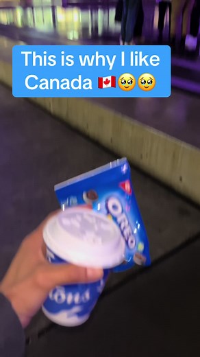 This is why I like Canada🇨🇦😍😍 . . . . . #canada🇨🇦 #toronto #ontario #moroccotech #maroc #casablanca #travel #algeria #afrique #holidays #المغرب_العربي #المغرب #كندا #tunisia #casa #downtown #ontario #ontario_adventures #انتاریو #كندا_اليوم #الهجرة_الى_كندا #korea #korean #corée #maroc #morocco #canada #asia #casa #casablanca #seoul #streetstyle #color #algeria #tunisia #oreo #milk #minioreo #toronto