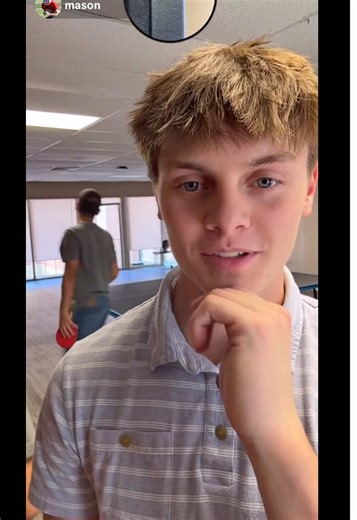 Divertida sesión de cosquillas entre amigos