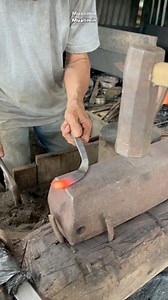 rubber tapping knife folding process #blacksmithindonesia #traditional_iron_cuting #anvil | Mualimin