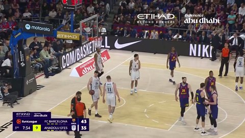 Barcelona beat Anadolu Efes to strengthen playoff chances in EuroLeague