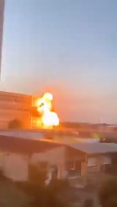 Trafienie drona uderzeniowego dalekiego zasięgu Antonow An-196 Lutyj w budynek rosyjskiego przedsiębiorstwa "Signal" w Stawropolu. Zakład specjalizuje się w produkcji urządzeń radioelektronicznych, w tym systemów aktywnego zakłócania i modułów zdalnego sterowania uzbrojeniem. | Portal Militarny