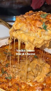 Alessandra Ciuffo on Instagram: "VODKA SAUCE MAC & CHEESE🔥🔥🔥🔥…the pressure was on cooking for @ryannordheimer & @emeraldcchan Friendsgiving!!! Comment “SAUCE” or “RECIPE” to get the full recipe sent directly to you ❤️"