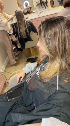 Galit Provisor on Instagram: "seamless balayage created using Hello Bleach from @salonsdirect 🤍 This cape is life changing for messy colours 😍"