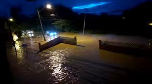 Major flooding is ongoing at Vega De Oropouche, Sangre Grande as tributaries to the North Oropouche River overtop. https://ttweathercenter.com/2022/11/26/live-updates-another-round-of-floods-landslides-hit-tt/ | Trinidad and Tobago Weather Center