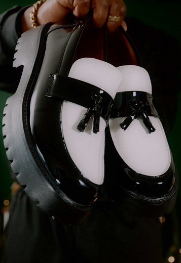 Men’s tassel loafers with a bold black and white design. These are men’s slip on loafers that give you that clean, elevated look without trying too hard. I like these because they stand out while still feeling classic. They’re easy to wear, and they work as everyday men’s loafers or dress loafers depending on how you style them. The tassel detail gives them that polished finish. If you’re looking for men’s tassel loafers or a good pair of men’s slip on loafers for the season, this pair is solid.