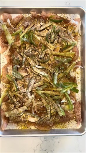 Sheet Pan Chicken Fajitas #healthyfood #healthyeating #healthyrecipes #chicken #fajitas