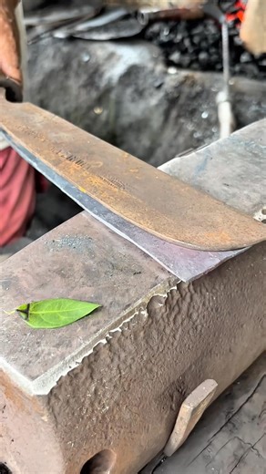 Powerful Blacksmith Technique for Cutting Thick Steel by Hand #blacksmith