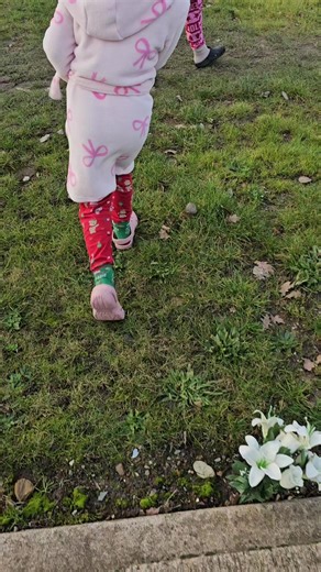 Heartwarming Christmas Eve Surprise for Daughters