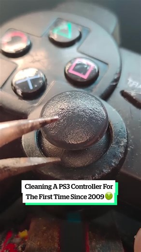 Cleaning A PS3 Controller For The First Time Since 2009 🤢