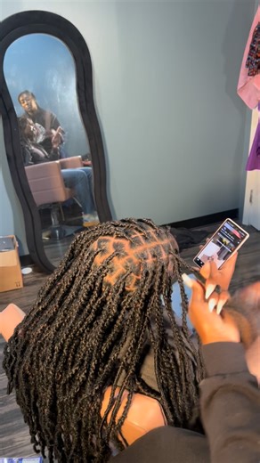 Atlanta Faux Locs, Boho Locs, and Braids on Instagram: "The way you wrap your faux locs matter! The knotless look is super sleek, but a super skinny base isn’t for everyone. Smaller parts on low density hair is a big NO ❌ Parting maps should be based on your client’s hair density. My clients with the healthiest hair frequent styles like: Butterfly locs, soft locs, and boho locs. Its just something about these protective styles that help promote length retention. February books are open. 14% off 