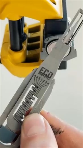 107K views · 394 reactions | Bahaya nih bisa jadi ide bisnis orang jahat  #gadgets #teknologi #info #reelsfbシ #reelviral | Trivia and News Page | Facebook