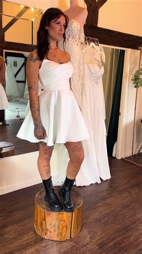 Two looks 💖 Belle by day 💖 Then take off the skirt so you can hit that dance floor in the evening 💖 #HampshireBride #basingstokeweddingdressshops #basingstokewedding #shesaidyes💍 #SouthEastBrides