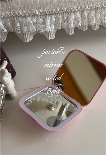 Essential Portable LED Mirror Every Girl Needs