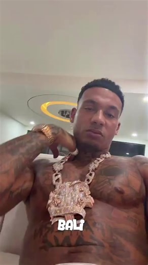 Fredo Showcases His New Chain in Style