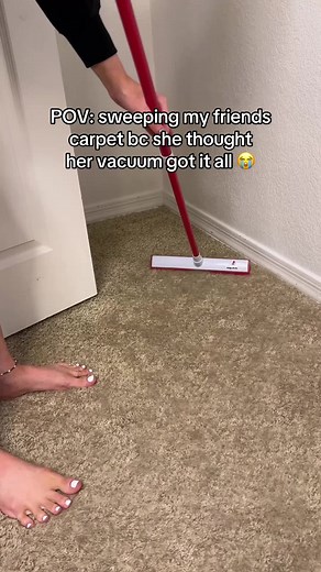 She couldn’t belive it #CleanTok #pethairremoval #pethairremovalbroom #tiktokmademebuyit #tiktokviral