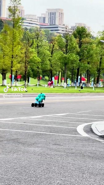 Hatsune Miku's Unique Commute with RC Car