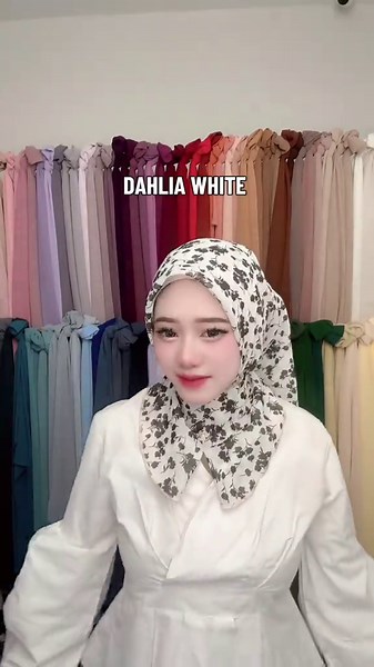 lawa kannn shade dahlia ni ualls 🤪 nampak exslusive sangat hihi ! Join live kita sekarang tau #fyp #Hayda #bawalshawl #tutorial #fypシ