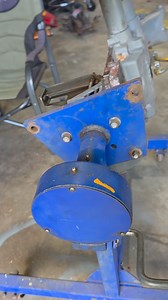 I have the lift cover off and I have it bolted to my engine stand. #bundybearsshed #queenslandtractorspares #crcindustriesau | Bundy Bears Shed