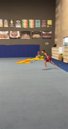KAY Kiss Countdown: Male Gymnast's Amazing Flip