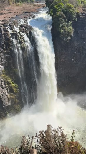 46 reactions · 13 comments | Victoria Falls in Zimbabwe. One of the 7 natural wonders of the world. Do you know what the other “natural” wonders of the world are? 1. grand canyon 2. Aurora borealis. 3. Paricutin volcano in Mexico 4. Rio de Janeiro Harbor. 5. Mount Everest. 6. great barrier reef 7. Victoria Falls. #naturalwondersoftheworld | Cliff Julseth | Facebook