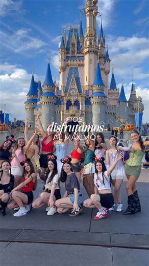 Latin Models | Academia de modelos on Instagram: "✨ Así vivimos el viaje de nuestras vidas en ORLANDO 2025 ✨ Junto a nuestras alumnas, convertimos sueños en realidad. Disfrutamos de cada parque como niñas, nos emocionamos, reímos, nos disfrazamos, cantamos, gritamos en cada atracción y creamos recuerdos que van a durar para siempre! 💫🎢👑 Entre aventuras mágicas, momentos únicos y risas con nuestras amiLatins, también hubo tiempo para ir de compras, compartir entre amigas y vivir esta experienc