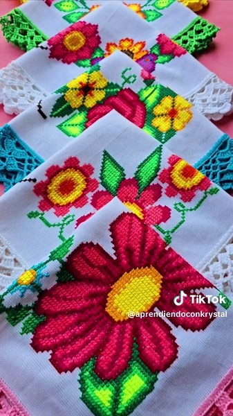 Bordado y Costura en Servilletas a Mano