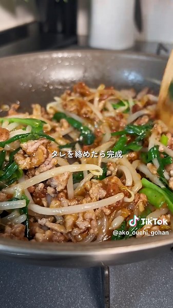簡単豚ニラもやし丼のレシピ