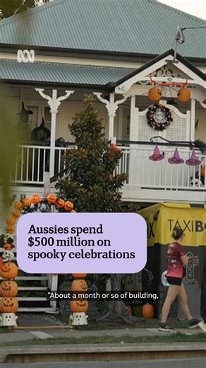 Do you celebrate Halloween? 🎃 Australians are spending thousands of dollars to celebrate Halloween, with research showing the trend is continuing to grow nationwide. Read more: https://tinyurl.com/5fypaj3f "Kids are so excited, and they love the fact that everyone is out of their houses, they're in the streets … mainly, it's for everyone to get together," Halloween enthusiast Kerry Forsythe said. Choose your news on the ABC NEWS app and stay in the know: https://ab.co/abcnewsapp | ABC Adelaide