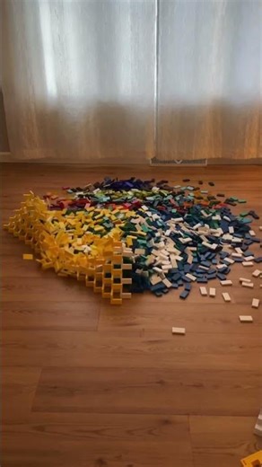 20 by 20 domino pyramid! All Credit to@Unbelievinsane