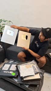 41K views · 172 reactions | Unboxing gold play button | Cerita Jalanan | Facebook