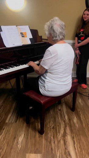 Mrs. Ellis decided to give back to the Motoaca Middle School Choir by playing for them, and they spontaneously began singing, creating a beautiful sound. #matoacamiddlechoir | The Crossings at Ironbridge
