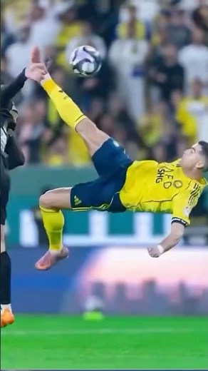 How Did Ronaldo Even Do This?! 😱🔥 Legendary Bicycle Kick