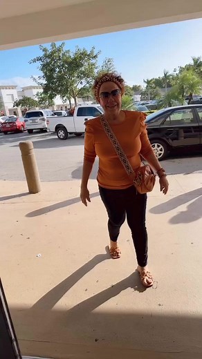 160K views · 2K reactions | Quien más como yo 藍 Amén  #SimplementeAmalia #reels #LasSandoval #abuela #compras #Diciembre #navidad2022 | Simplemente Amalia | Facebook