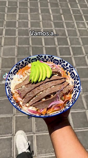 🐆🌿 Si quieres probar auténtica comida guerrerense, ya sabes a dónde venir. Aporreadillo guerrerense, tacos dorados, pozole verde, chilaquiles y más sabores que saben a tradición. 💛🔥 En Kalli Jaguar te esperamos para que disfrutes el verdadero sabor de Guerrero en Puebla. 📍 Anzures: Calle 39 Ote 1204 A, Anzures, Puebla 📍 Momoxpan: Plaza 87, Camino Real Momoxpan Cholula 1109, Col. Santiago Momoxpan 🕘 Horario: 9:00 am a 6:30 pm 👉 Ven y descubre tu nuevo favorito. #KalliJaguar #ComidaGuerrer