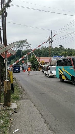 Palang Menutup Tiba-Tiba