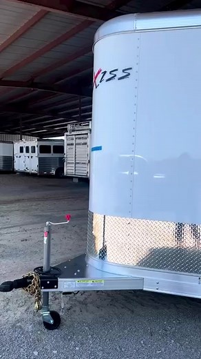 Exiss Trailers offers a complete line of bumper pull horse trailers in slant load and straight load configurations. Easy to tow and high quality, you’ll find a bumper pull horse trailer to fit your horse transportation needs.🐴 #exisstrailers | Exiss Trailers