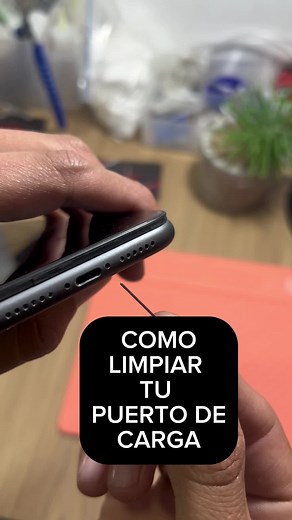 TIP IPHONE ¿No sabes como limpiar el puerto de carga de tu celular. Te preocupa dañarlo? No te preocupes yo te enseño como hacerlo. Si no funciona, escribeme y generamos un mantenimiento especializado. #celular #tips #iphonetips #iphonehacks #iphonetricks #iphone15promax #iphone11promax #hac #mac #iphonetipsandtricks #appl #viajestiktok #viajerosdeltiempo #tattooartist #tattoo #loveislove #amordetododia #booktok #colombia #clean #fyp #fy
