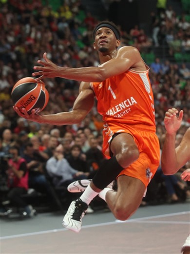 Real Madrid, Valencia'yı farklı mağlup etti ve Final Four finalinde Olympiakos'un rakibi oldu. Real Madrid - Valencia (Maç Özeti) 🏀 EuroLeague heyacanı Maximum'da! #BasketboluMaximumYasayanlar #işbirliği @maximum #sadecespor #euroleague #euroleaguebasketball #realmadrid #valencia