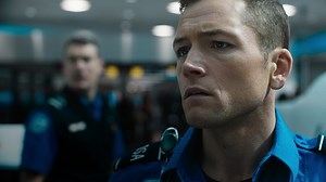Eine Tasche für ein Leben. Carry-On mit Taron Egerton, Sofia Carson, Danielle Deadwyler und Jason Bateman kommt am 13. Dezember. | Netflix