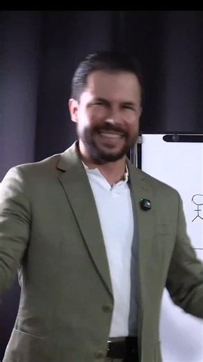 Detrás de cada video hay intentos, errores y muchas repeticiones. Nada se graba perfecto a la primera… y está bien. Hoy quisimos mostrarte ese lado que casi nunca se ve: el detrás de cámaras, las risas y los bloopers de este año 🎬 👉 ¿Cuántas tomas crees que se necesitan para que salga un video así? 👀 #bloopers #humor #viralreels #cierredeaño #diegodiaz | Diego Díaz