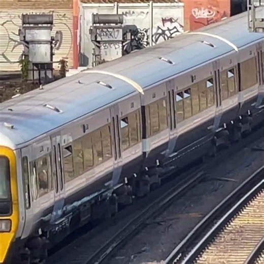 Southeastern Class 465 Train