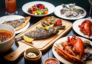 Buffet highlights from Beach Road Kitchen at JW Marriott Singapore South Beach. SO MUCH SEAFOOD! Read about it on https://www.misstamchiak.com/beach-road-kitchen/ | Miss Tam Chiak