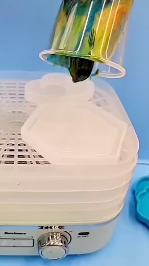 Green and Gold Hex Coaster #epoxyart #resinartist #resincoaster | Resinista