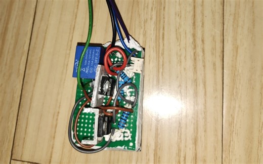 ps4完美改造 atx电源。通过5vsb，ps4开机→回路小板→使绿色ps-on和黑色接通→开启atx电源→12v正常输出→ps4正常开机。测试，可重启和待机。