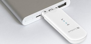 これはUSBメモリですか？ いいえ違います。Wi-Fiルーターです