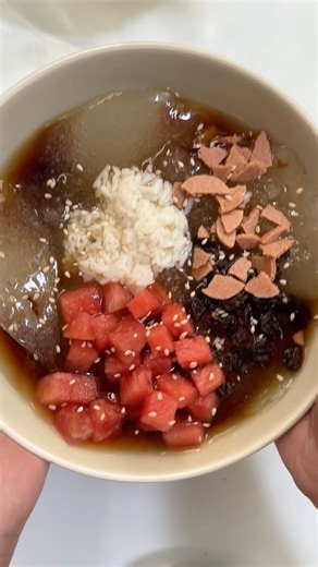 Xueci on Instagram: "Hand-scrubbed Sichuan Ice Jelly Bing Fen 丨手搓冰粉 I’ve loved this OG Sichuan dessert my whole life—probably slurped down more than 100 bowls. But this is the first time I actually tried making it the traditional way: hand-scrubbing those tiny seeds to turn them into jelly (inspired by @thebaodega video). It took me 4-5 tries to get the consistency right, but what a fun experience to re-learn the food I grew up with. Bing fen seeds are generally hard to find outside of China, bu