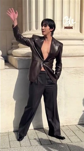 Anna Rubik, Joe Alwyn et Ahn Hyo-seop au défilé Saint Laurent à Paris ✨🖤 À leur arrivée au