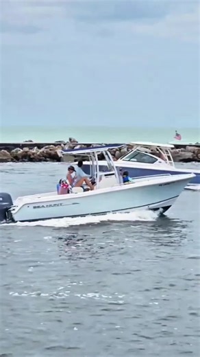 Boat Adventures in the Venice Inlet — Who Else Loves This Run? The Venice Florida Inlet is pure boating energy. Boats cruising in from the Gulf, others lining up to head out, calm moments mixed with bursts of throttle and salty spray. It’s one of those spots where every pass feels different and every ride turns into a memory. Classic Florida boating, done right, right here. #wavyboats #FloridaBoatAdventures #VeniceFlorida #VeniceInlet #BoatingLife